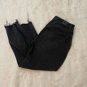 AE RELAXED MOM JEANS